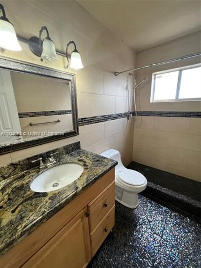 Building Photo - 10511 SW 145th Ct