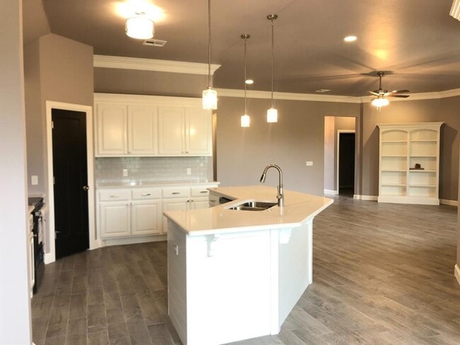 Building Photo - 1540 W Savannah Cir