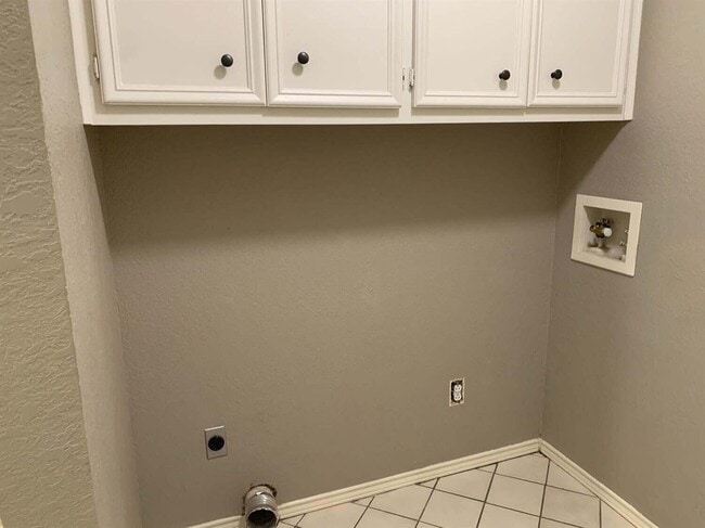 Building Photo - 8308 Raleigh Ave