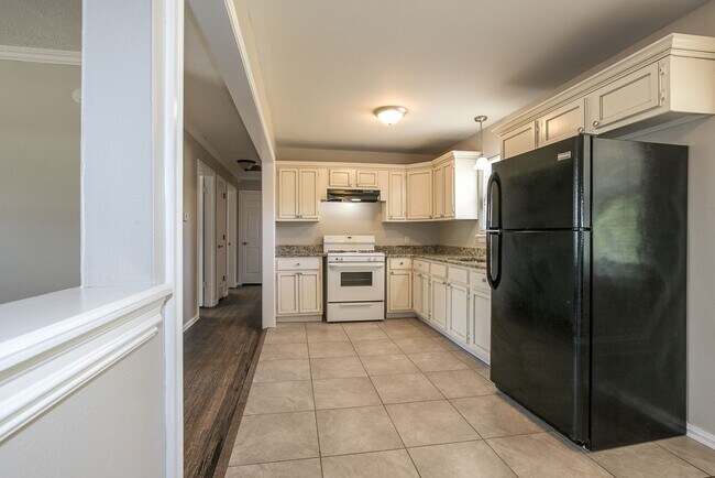 Building Photo - Cute Tulsa Home Coming Soon! 3 bedrooms and 1 bath