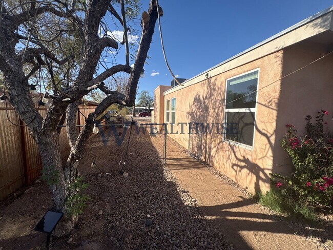 Building Photo - Freshly Remodeled 4 Bedroom 2 Bath Home for Rent 216 E Waverly St, Tucson, AZ 85705 $2400/ Month