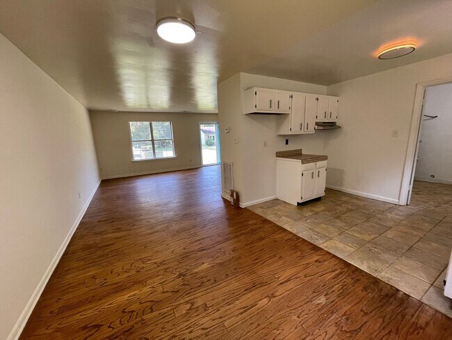 Building Photo - 9237 Lost Forest Dr