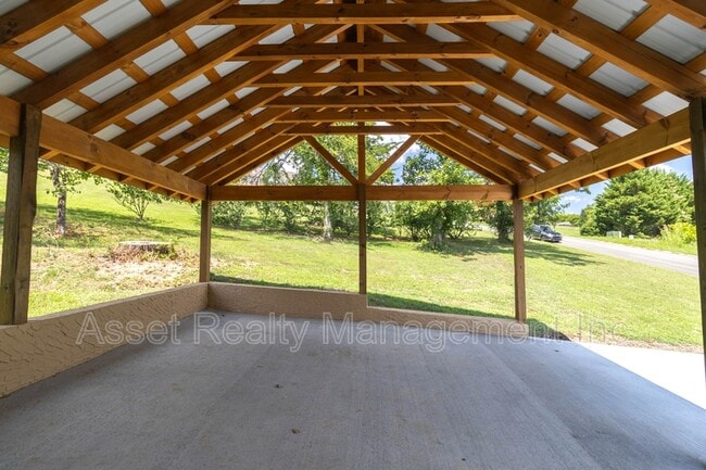 Building Photo - 915 River Cliff Dr