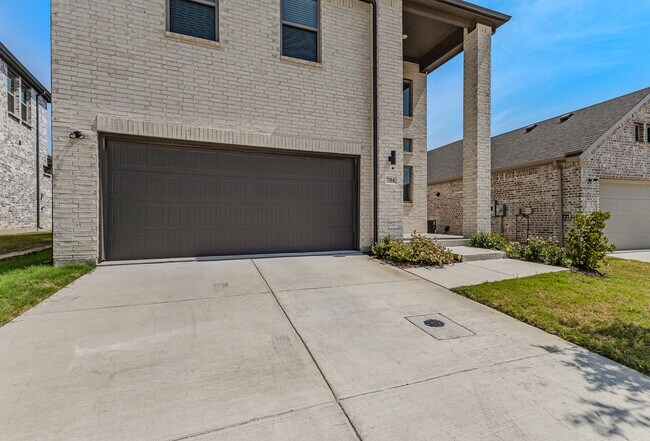 Building Photo - 706 Melody Hl Dr