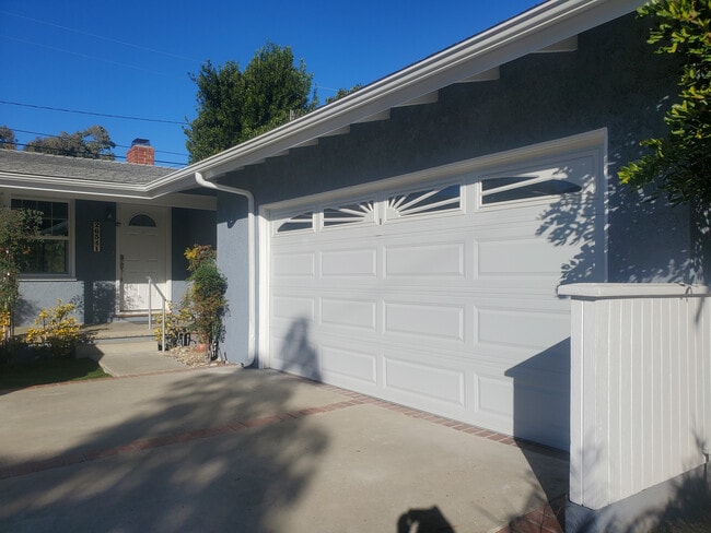 Building Photo - 26541 Mazur Dr