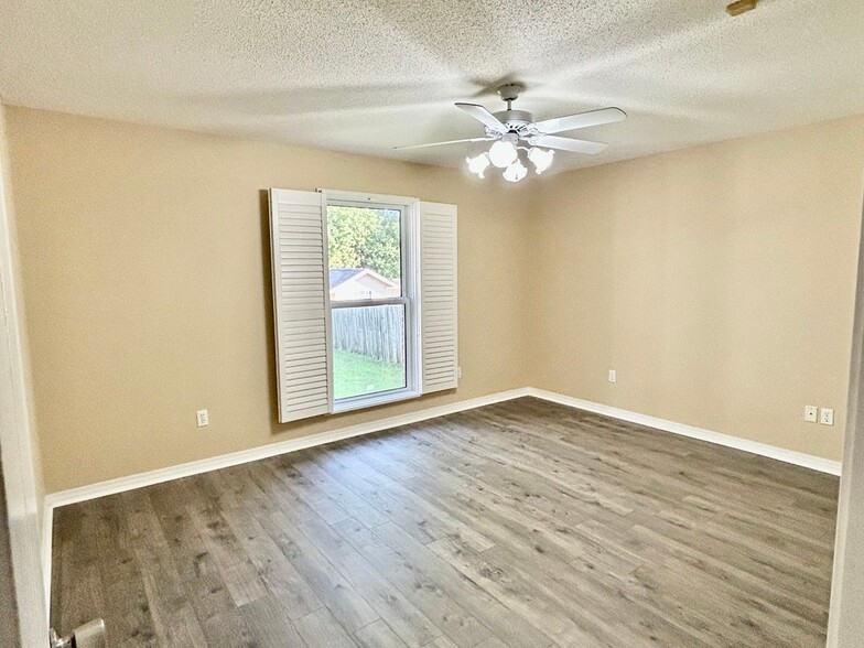 Building Photo - 640 Wedgewood Dr