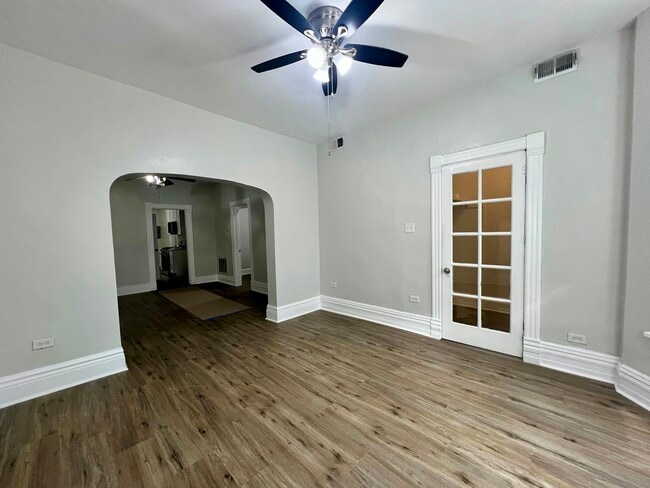 Building Photo - 1742 N Saint Louis Ave
