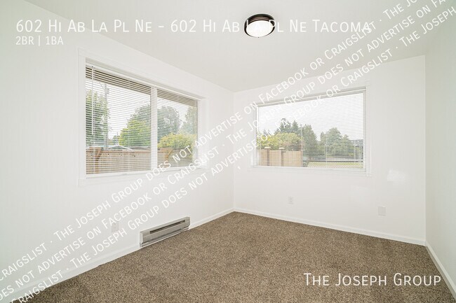 Building Photo - 602 Hi-Ab-La Pl NE