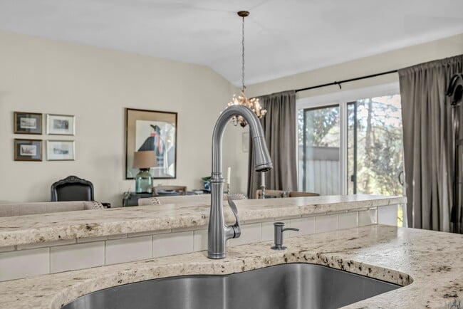 Building Photo - 123 Heritage Vlg