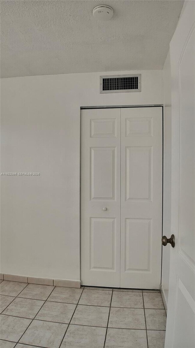 Building Photo - 325 NW 72nd Ave