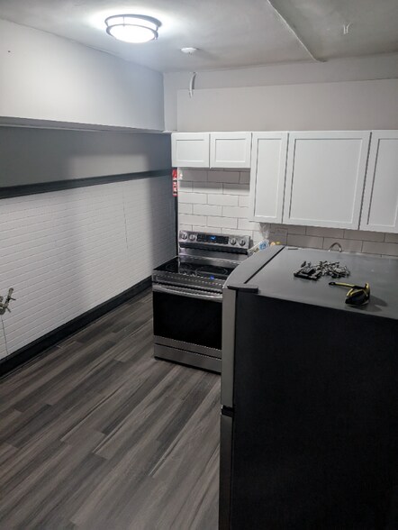 Building Photo - 1221 S Avers Ave