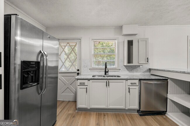 Building Photo - 72 Artillery Dr