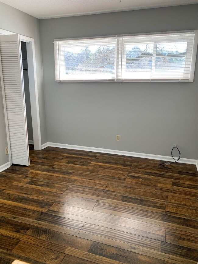 Building Photo - 1405 Crocus Ln