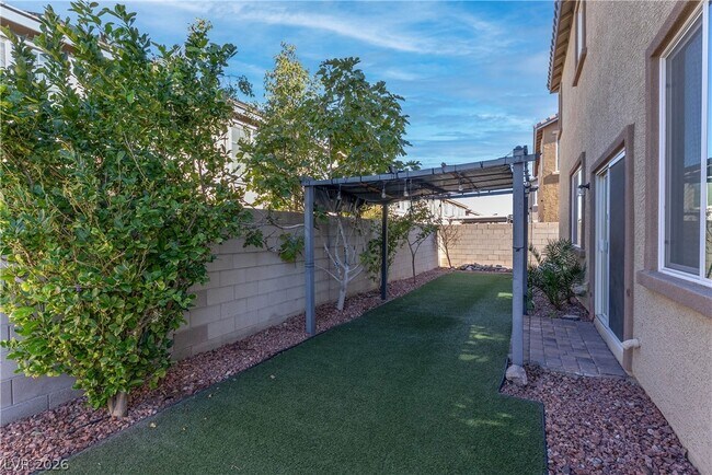 Building Photo - 1362 Bear Brook Ave