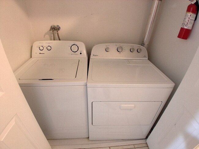 Building Photo - 1533 Riverside Ave