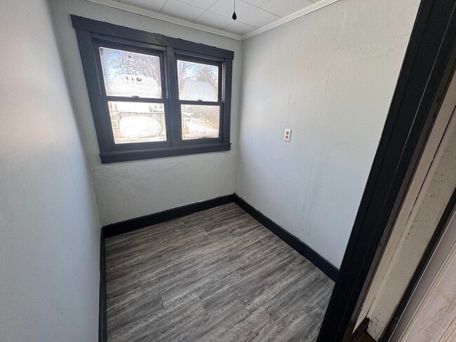 Building Photo - 610 Plum-