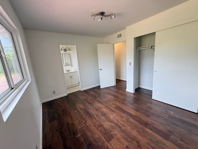 Building Photo - 1741 Lahoud Dr
