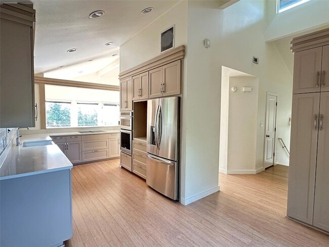 Building Photo - 5206 Scenic View Dr
