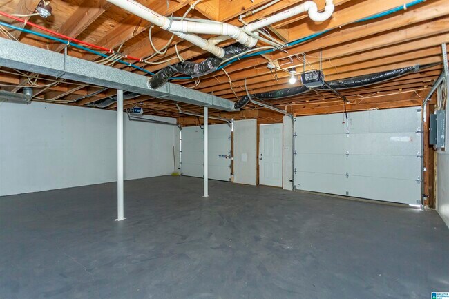 Building Photo - 917 Old Oak Trce