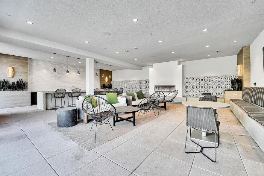 Building Photo - 593 Camino De La Reina