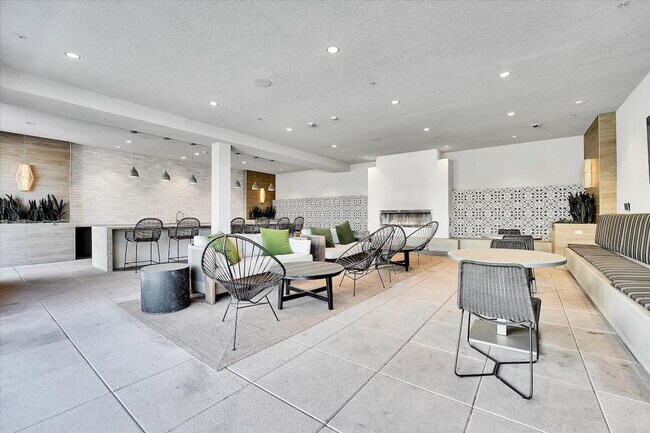 Building Photo - 593 Camino De La Reina