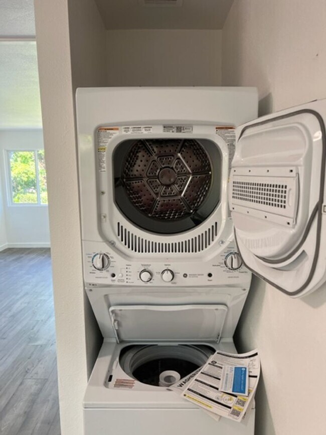 Building Photo - 192 S Church St