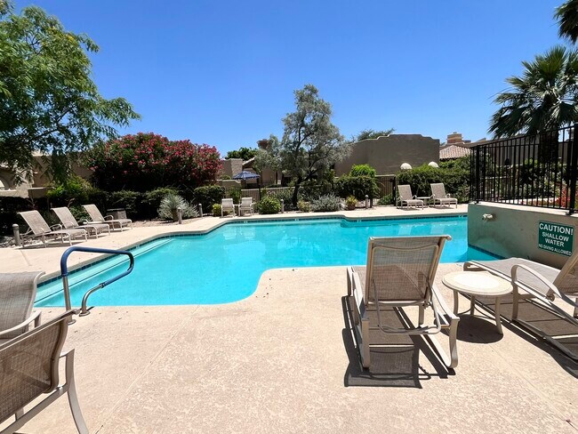 Building Photo - 7955 E Chaparral Rd