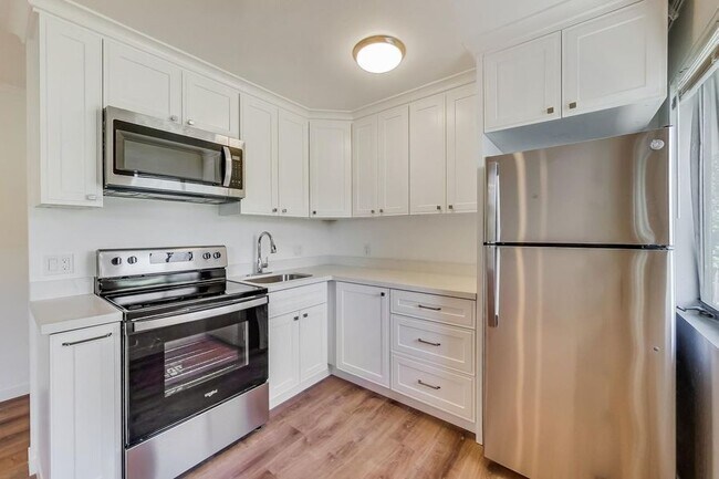 Building Photo - 329 Lester Ave