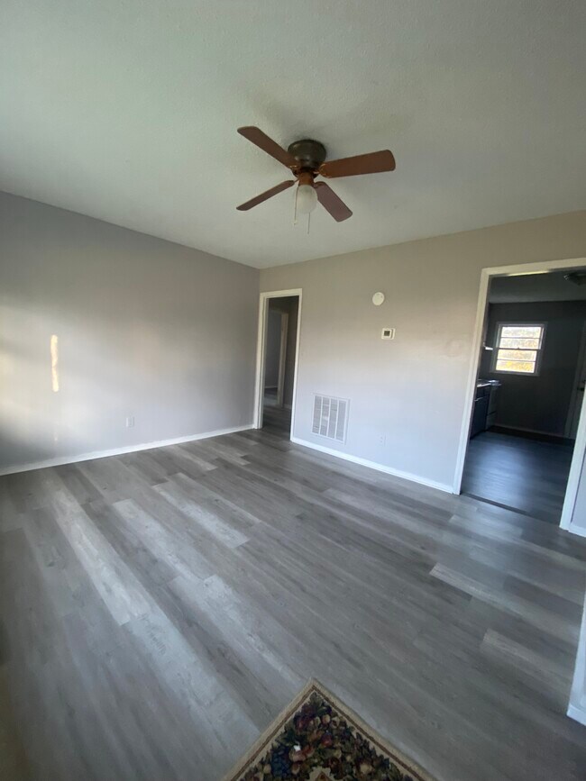 Building Photo - Fully renovated duplex - 109A Sador St.