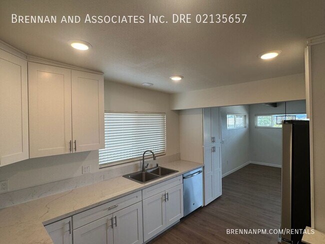 Building Photo - 330 Lento Ln
