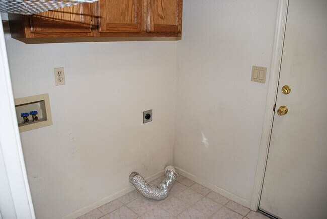 Building Photo - Four Br Single Story Home in NW Reno