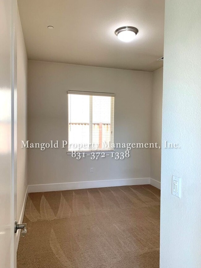 Building Photo - Stunning 3 Bed 2 Bath Home in East Garriso...
