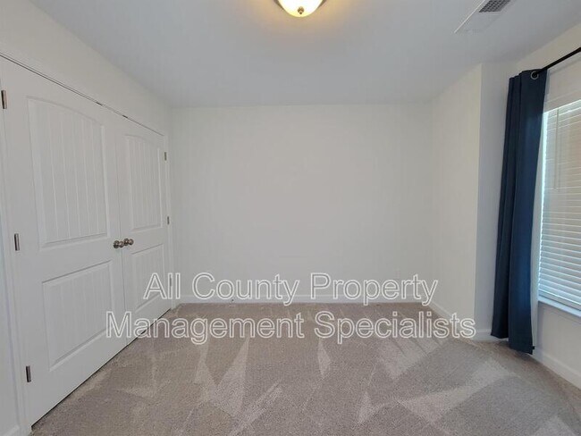 Building Photo - 1171 Bergenfield Ln