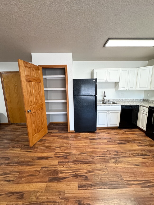 Building Photo - Theater Apartments Beulah