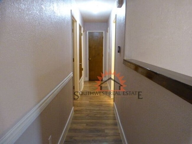 Building Photo - Beautiful 3 bedroom 2 bath brick home