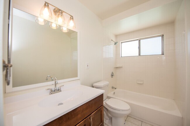 Building Photo - COSTA MESA: 3 Bedroom Single Story Home with a Pool