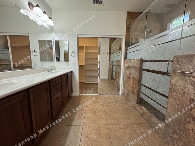 Building Photo - Beautiful 4-Bedroom, 3-Bath Home in Phoeni...