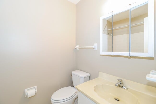 Building Photo - 5829 Lake Port Dr