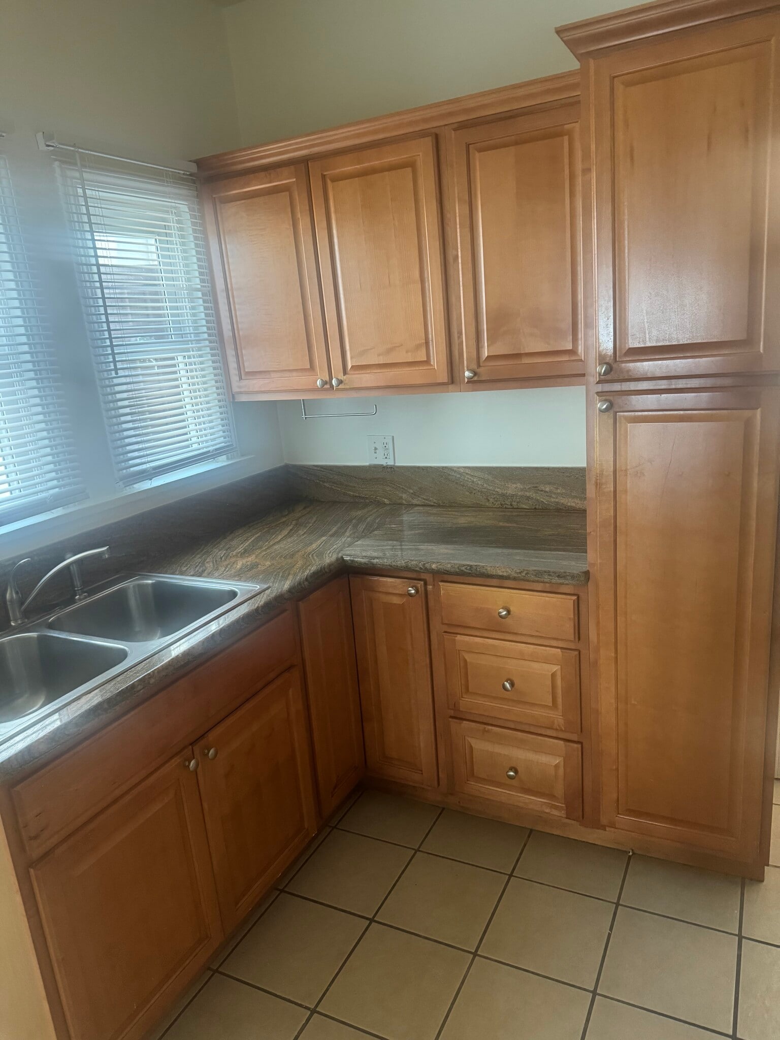 Kitchen - 630 N Spaulding Ave