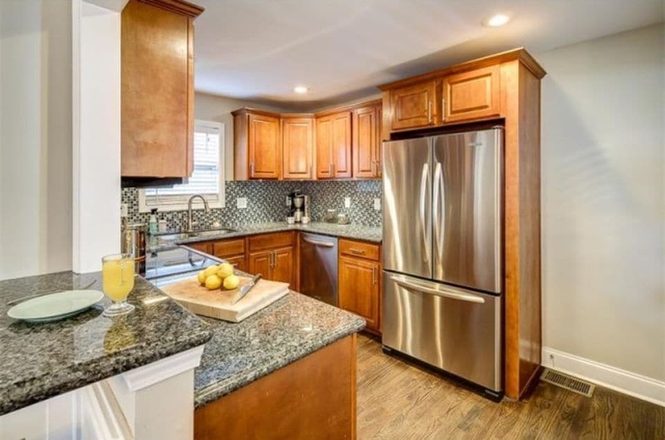 Kitchen - 152 Howell St NE