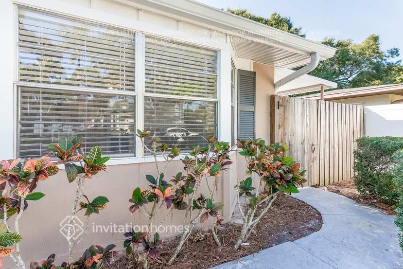 Building Photo - 4315 19th Ave W