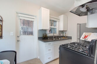 Building Photo - Must See! Amazing Studio in Hillcrest - Character GALORE