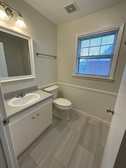 Building Photo - 612 Garland Dr