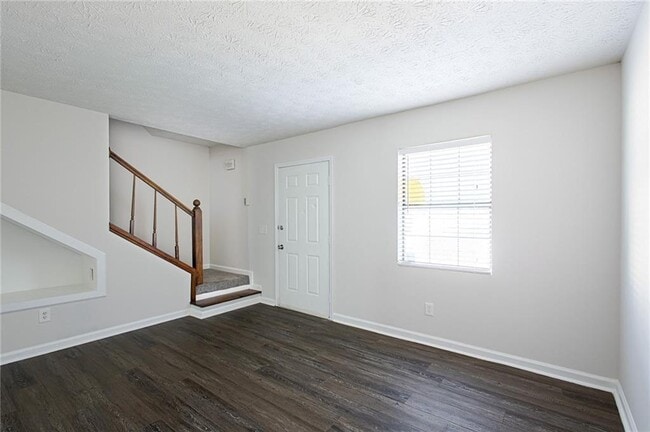 Building Photo - 5740 Old Gordon Rd