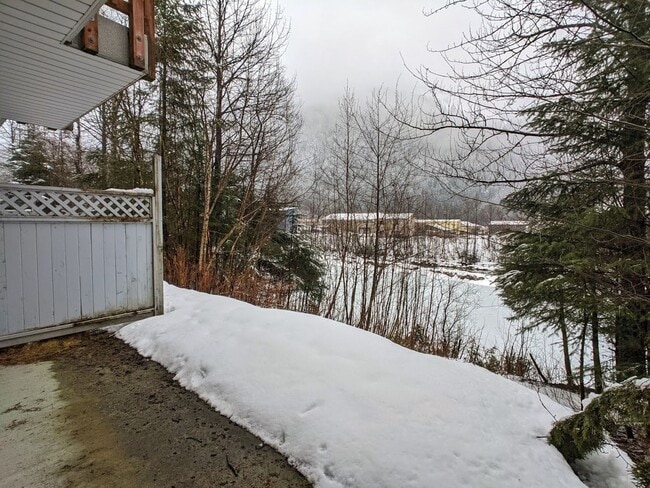 Building Photo - Townhouse, 2BD/1.5BA Condo, Radiant Heat F...