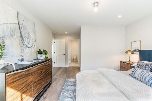 Building Photo - Glen Park: Impressive Top Floor Unfurnishe...