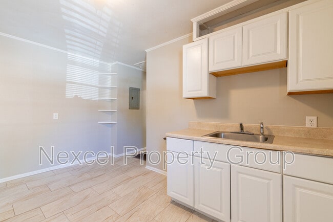 Building Photo - 1677 Echles St