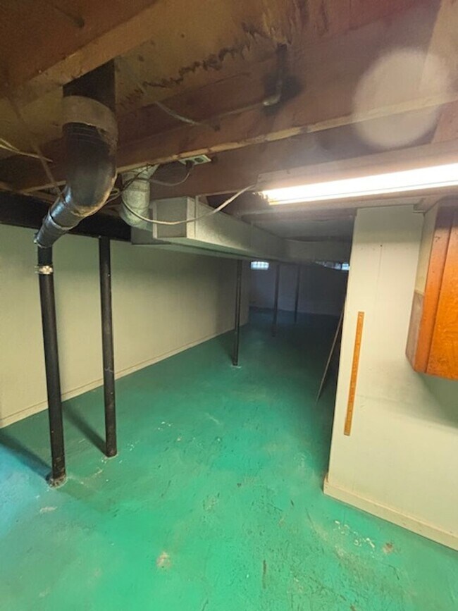 Building Photo - 3 BED, 1.5 BATH IN DOWNTOWN PLYMOUTH