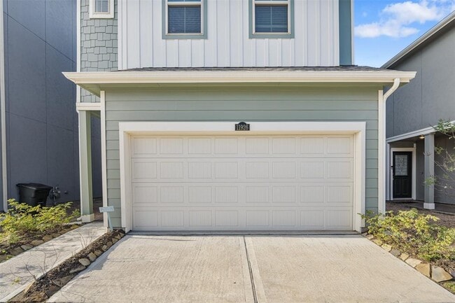 Building Photo - 11926 Briarwood Hill Way
