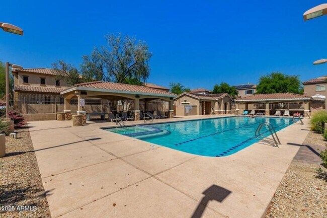 Building Photo - Lifestyle and convenience all in one!